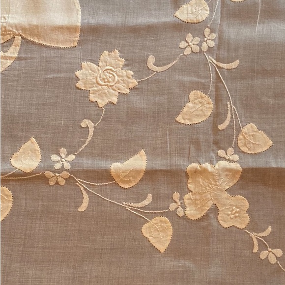 Vintage Very Fine Linen Tablecloth & Napkins - Picture 6 of 8